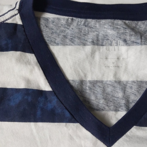 Gap vintage V-Neck - Picture 2 of 4